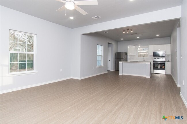 Building Photo - 917 S 19th St