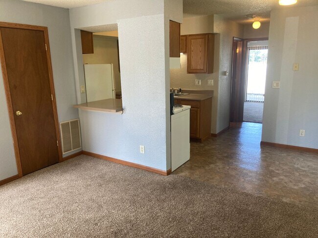 Foto del edificio - 2 Bed 1 Bath Located behind Hy-Vee in Osag...