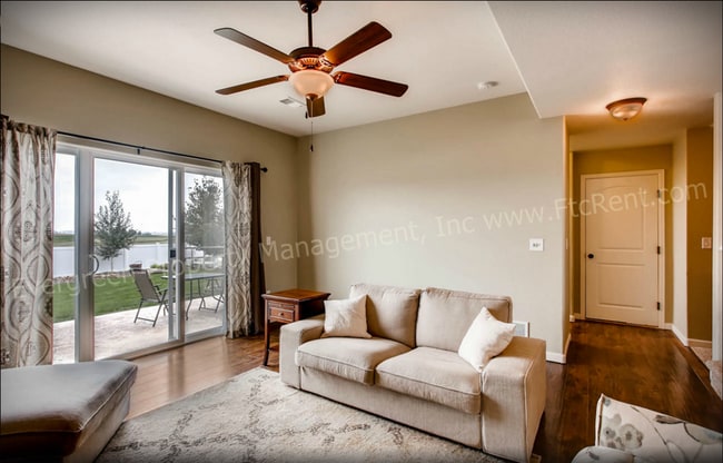 Foto del edificio - Beautiful 3 Bed, 3 Bath in the Maple Hill ...