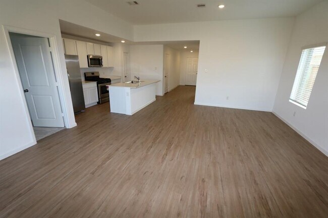 Building Photo - 27030 Breakaway Ln