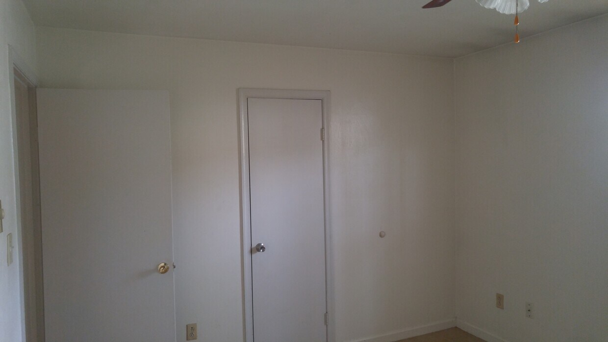 Building Photo - 1341 Hullview Ave