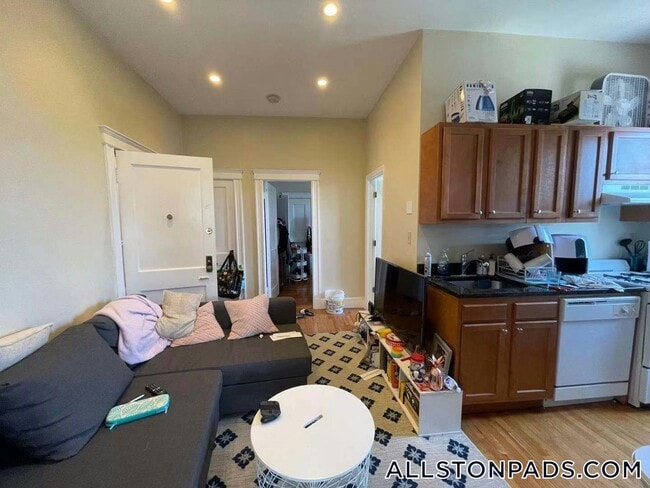 Building Photo - 1185 Commonwealth Ave