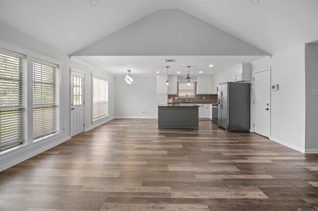 Foto del edificio - 40450 Hawthorne Dr