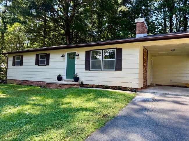 Building Photo - 130 Maple Dr
