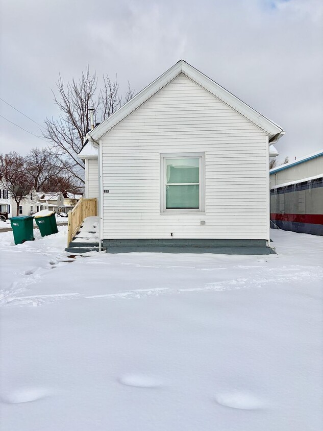 Foto principal - 822 W 4th St