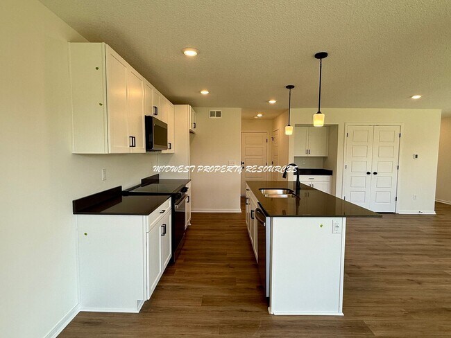 Foto del edificio - Brand-New 4 Bedroom Open w/Concept Living – Lee’s Summit Schools