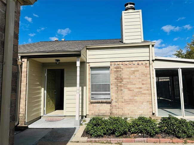 Building Photo - 18530 Meadows Way Dr