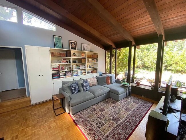 Building Photo - 2BD/1BA – Spacious Menlo Park Home with Mi...