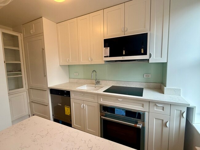 Foto del edificio - 230 Riverside Dr