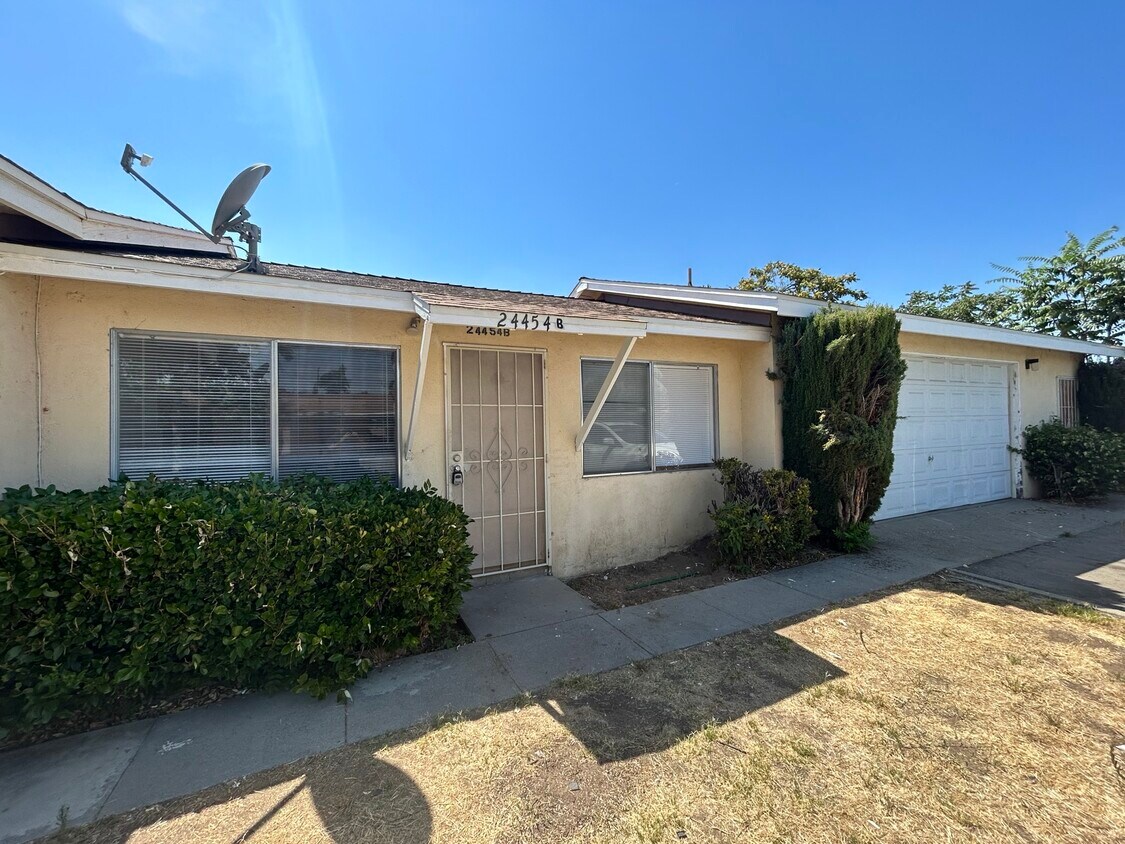 Primary Photo - 24454 Myers Ave