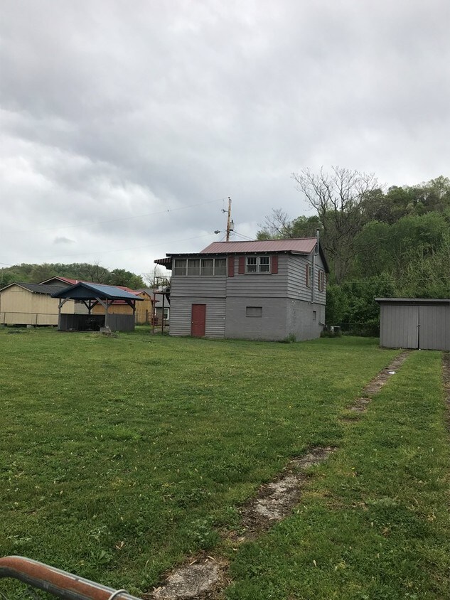 Building Photo - 26 Cs-1122