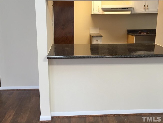 Building Photo - 2500 Little River Dr