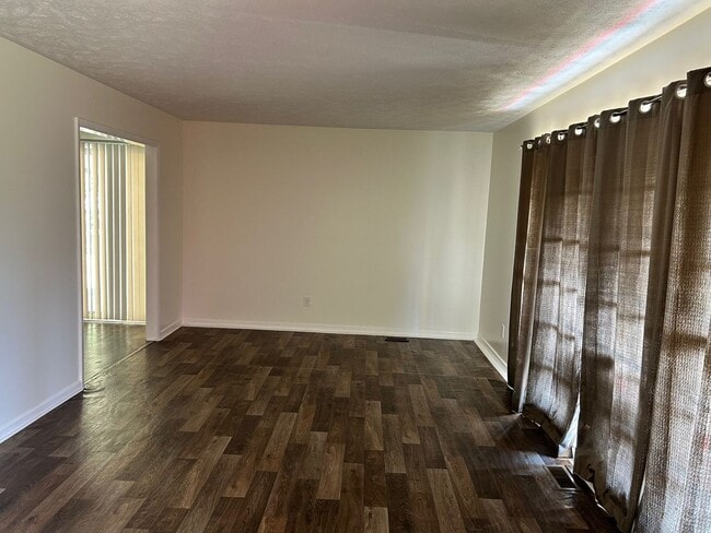 Building Photo - 1060 NC-41