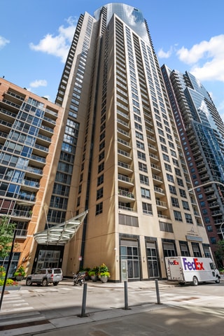 Building Photo - 420 E Waterside Dr