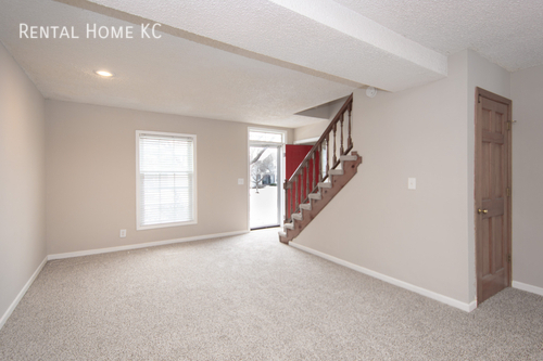 Foto del edificio - Roomy 2-Story in Blue Valley schools  #11727