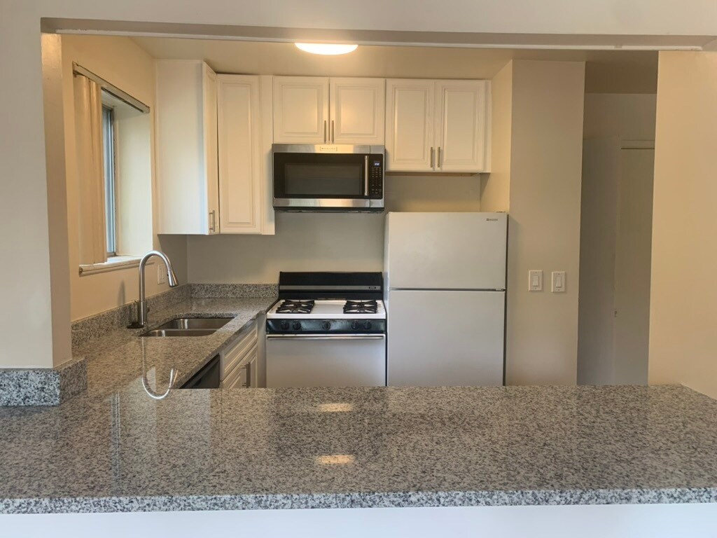 Foto principal - 933 Dewey Ave