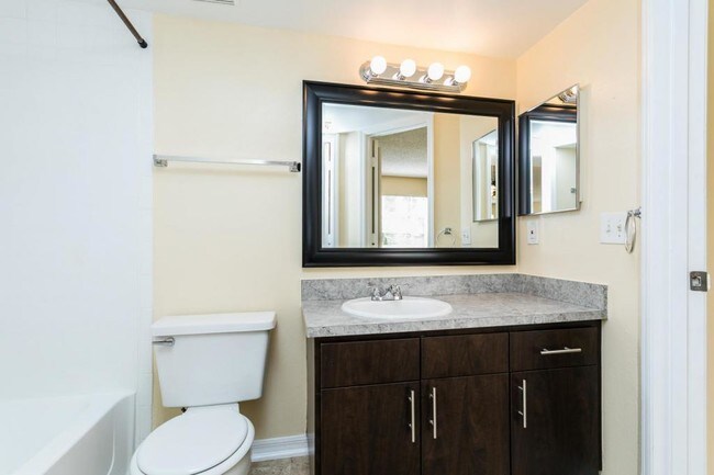 Building Photo - 421 FOUNTAINHEAD Cir