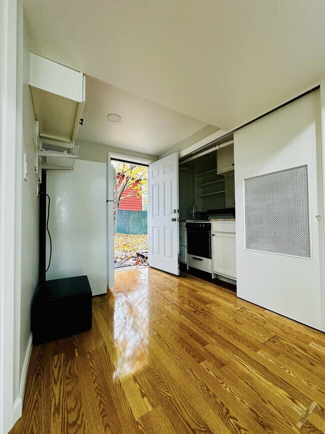 Cocina - 1056 Olympia Ave NE