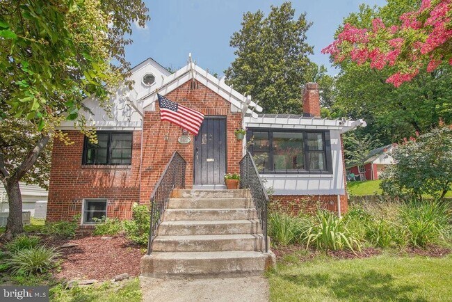 Building Photo - 5602 Hawthorne St
