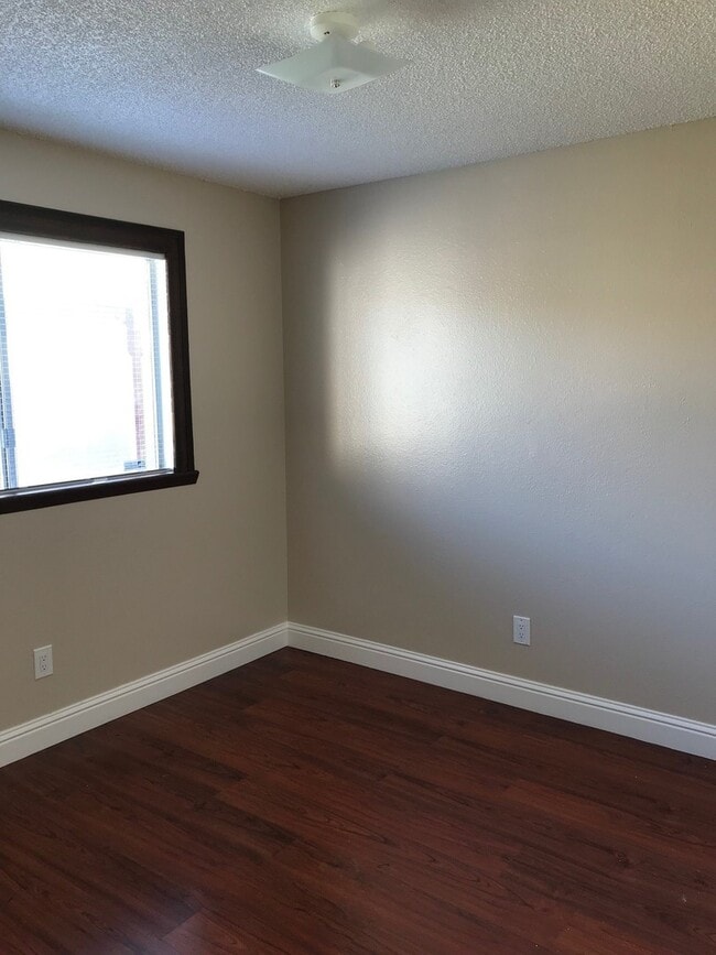 Building Photo - 3 bedroom in East Modesto!