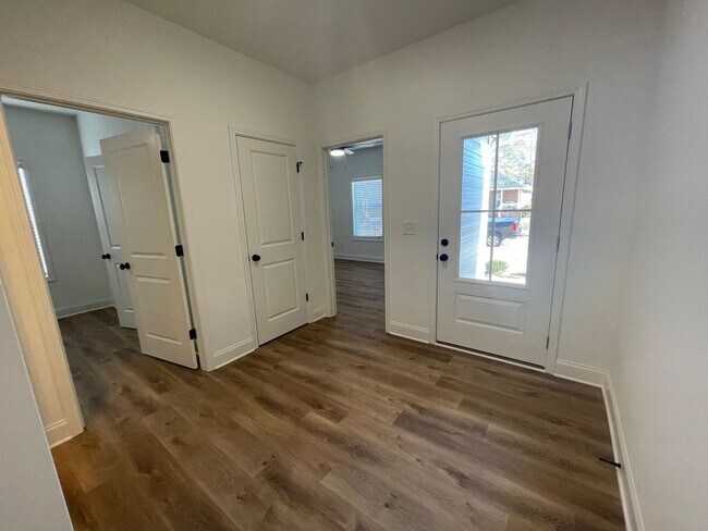 Foto del edificio - Brand New 3/2 House in Celanese- $1,995