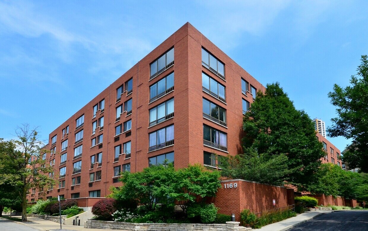 Foto principal - 1169 S Plymouth Ct