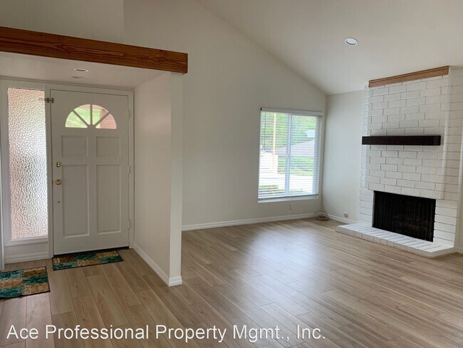 Building Photo - 3 br, 2 bath House - 6583 E Via Arboles