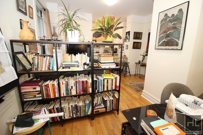 Foto del edificio - 523 W 112th St