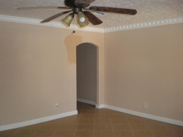 Building Photo - 116 Amaryllis