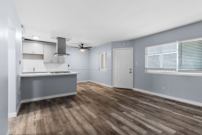 Building Photo - 927 Daisy Ave