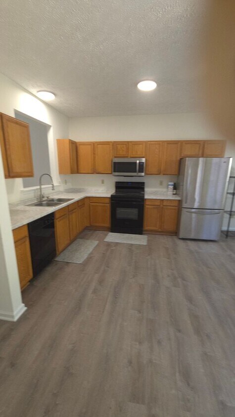 Foto del edificio - North Pointe 3 bedroom, 2.5 bath interior townhome
