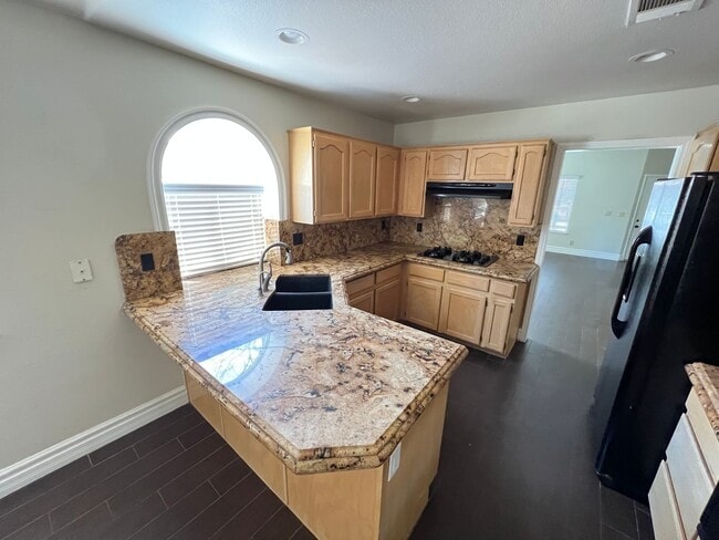 Building Photo - Peccole Ranch