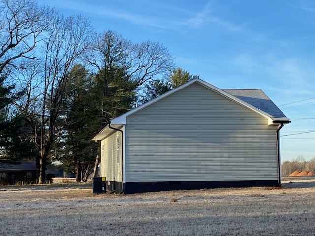 Building Photo - 3 bedroom, 2 bath Home