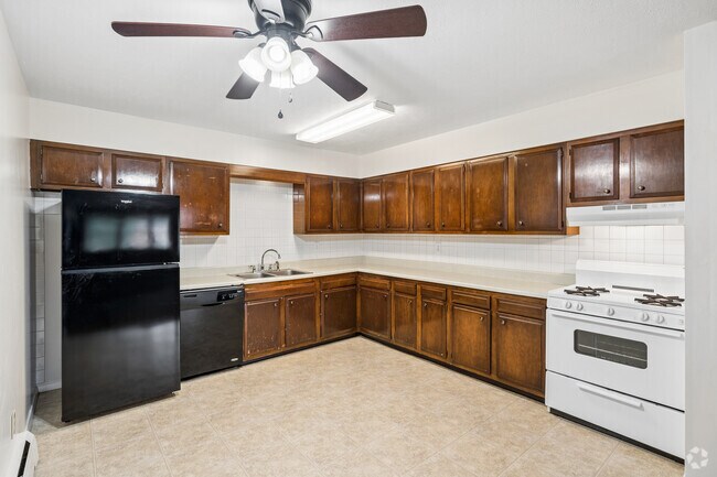 2 habitaciones, 1 baño - 800 pies cuadrados - Cocina - Broadmoor Park Apartments