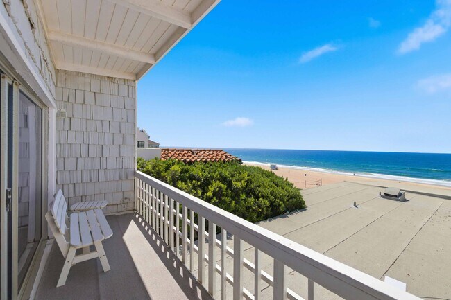Building Photo - 3105 Ocean Dr
