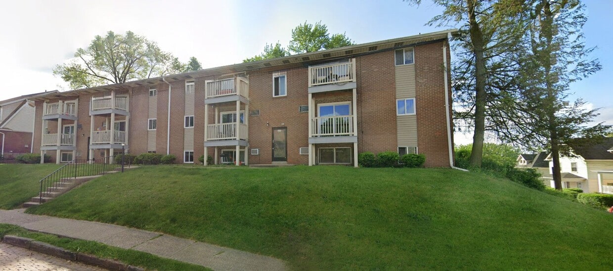 Renovated 2 Bedroom in Bellevue with Priva... - Renovated 2 Bedroom in Bellevue with Priva...