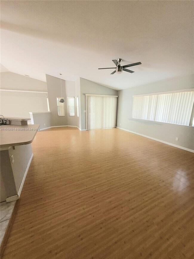 Foto del edificio - 15353 83rd Ln N