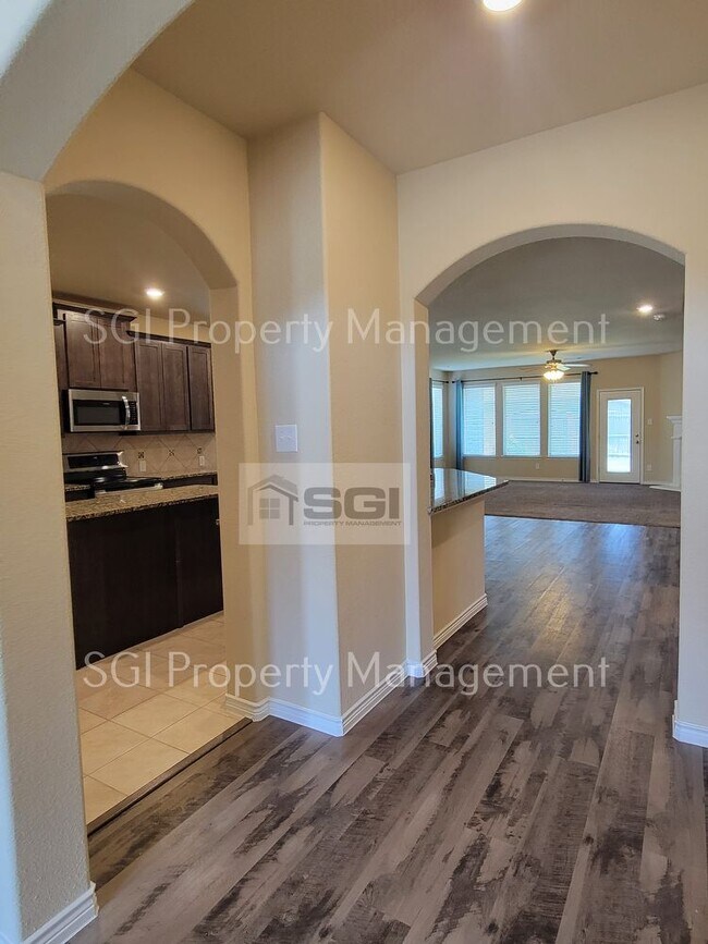 Building Photo - Gorgeous 4 BR in Union Square