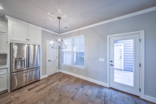 Foto del edificio - 16108 N Western Ave