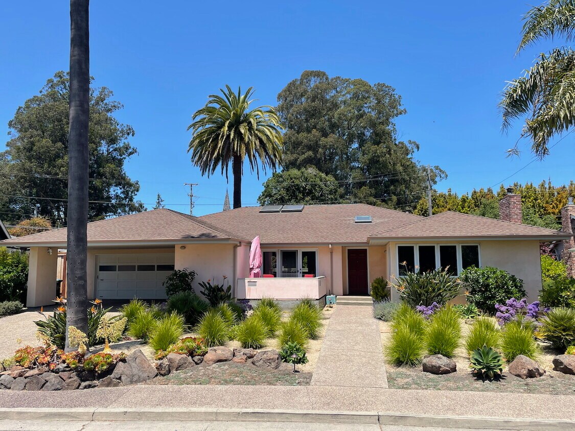 Primary Photo - 138 Bradley Dr