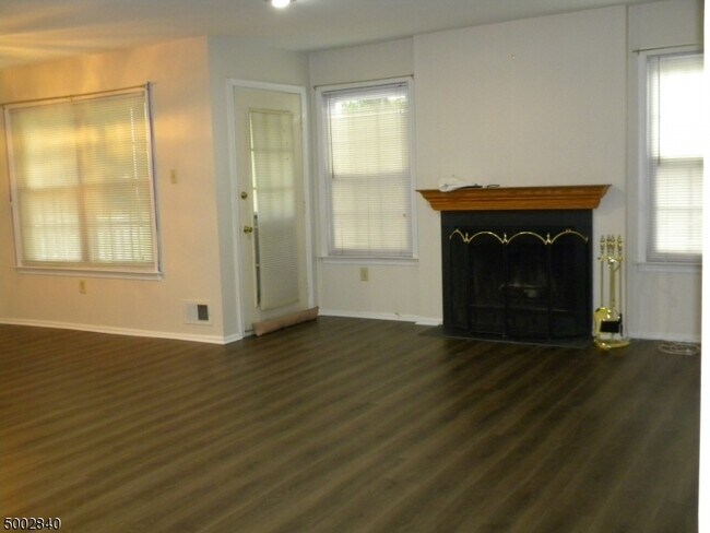 Foto del edificio - 9 Balsam Ct