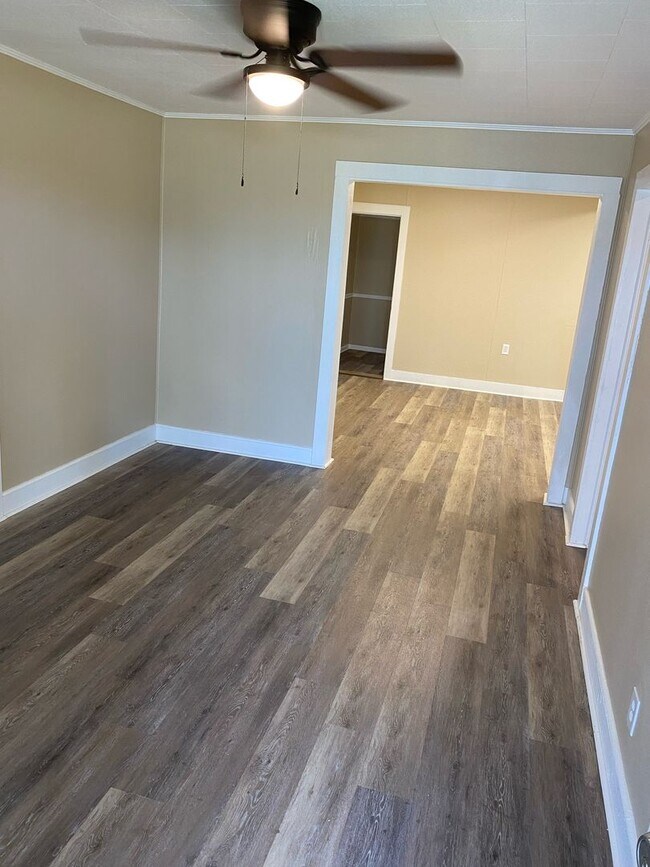 Foto del edificio - 4 Bed 1 Bath House