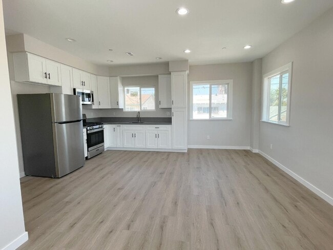 Foto del edificio - 3570-3574 45th St - 3574 #1