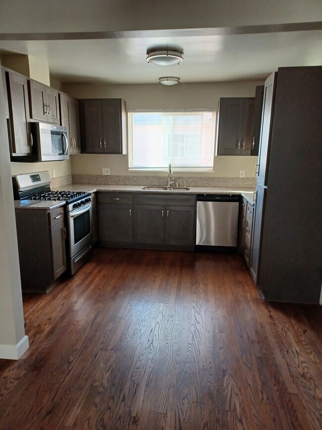 Kitchen-Stove & Microwave - 3644 Carmona Ave