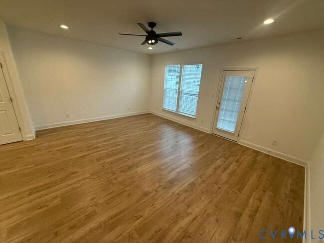 Foto del edificio - 6932 Leire Ln