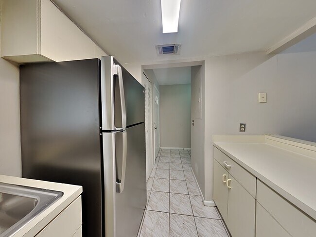 Foto del edificio - 1921 Truman Rd