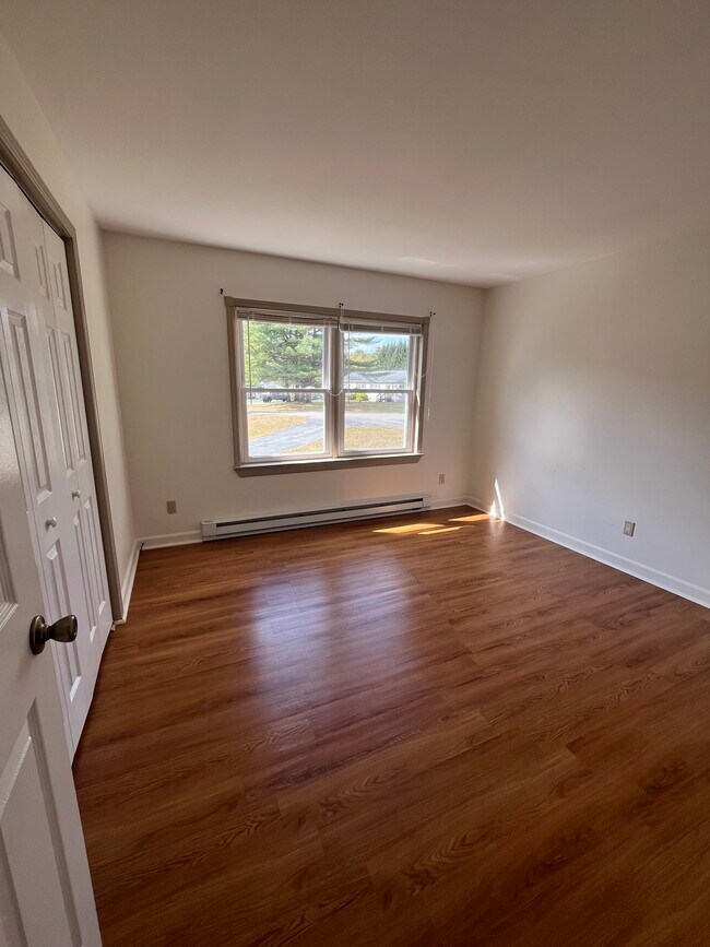 Foto del edificio - 26 Loughran Dr