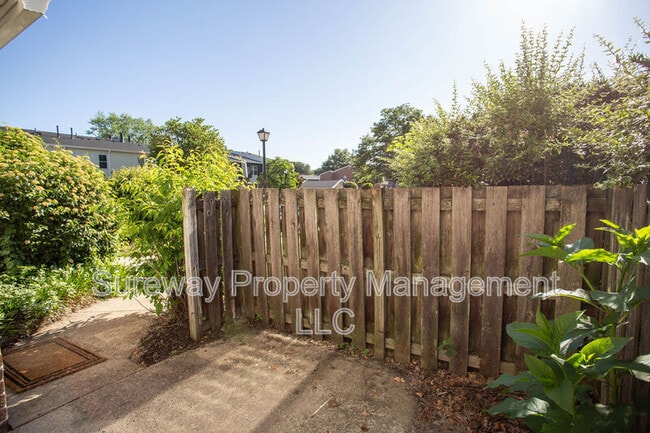 Building Photo - 2147 Harbour Dr