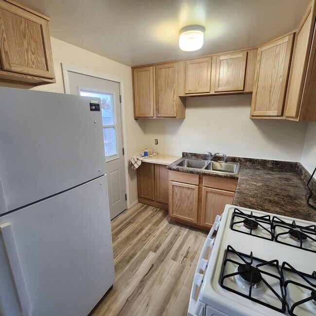 Foto del edificio - Westside 3 Bed 1 Bath One Level Home