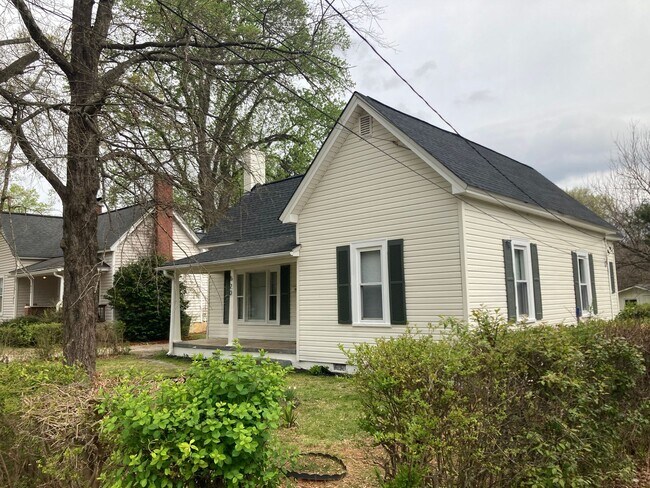 Foto del edificio - Super cute, newly renovated 3 bed, 1 bath ...